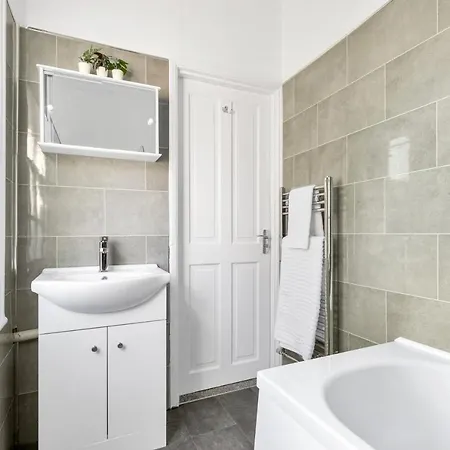 Modern Two Bedroom Apartment With Free Parking! London Exterior foto