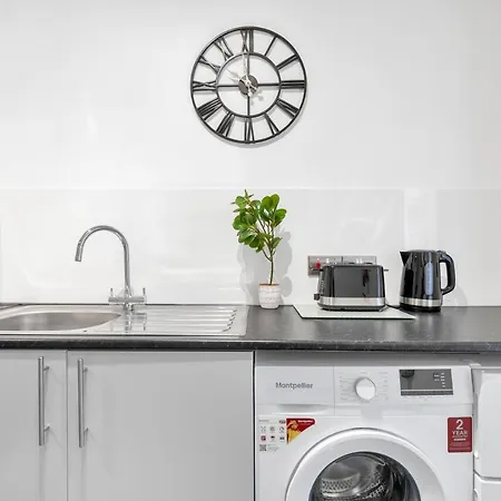 Modern Two Bedroom Apartment With Free Parking! London Exterior foto