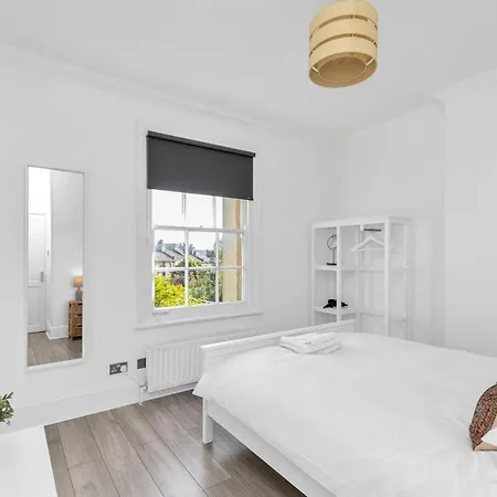 Modern Two Bedroom Apartment With Free Parking! London Exterior foto