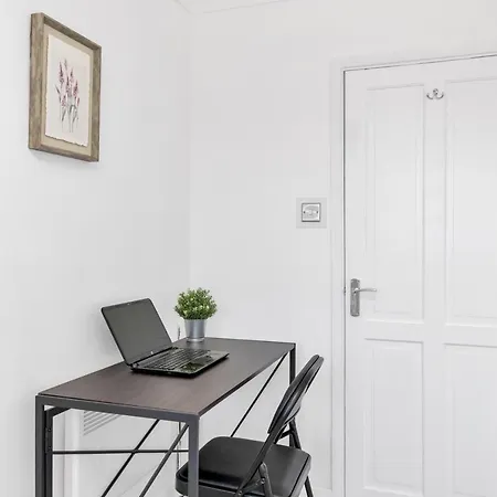 Modern Two Bedroom Apartment With Free Parking! London Exterior foto