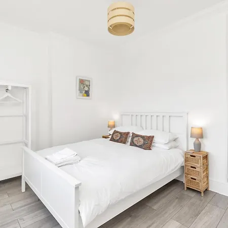 Modern Two Bedroom Apartment With Free Parking! London Exterior foto