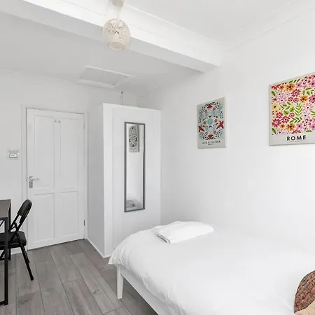 Modern Two Bedroom Apartment With Free Parking! London Exterior foto