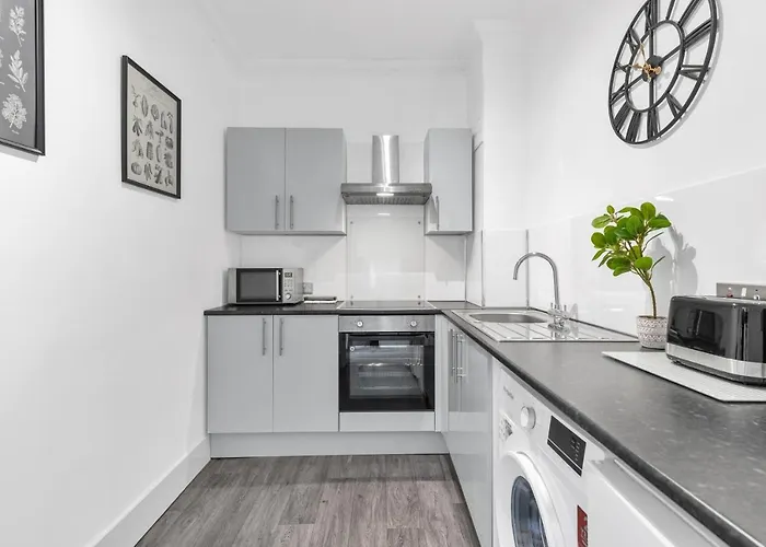 Modern Two Bedroom Apartment With Free Parking!